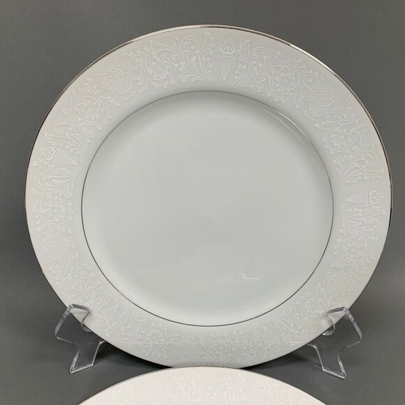 Crown Victoria Fine China Lovelace White Dinner Plates Made in Japan Lot of 2 - Picture 2 of 12